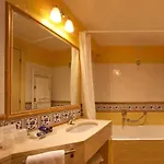 Tranquil Lantana 1 Bedroom Sleeps 5 Пула