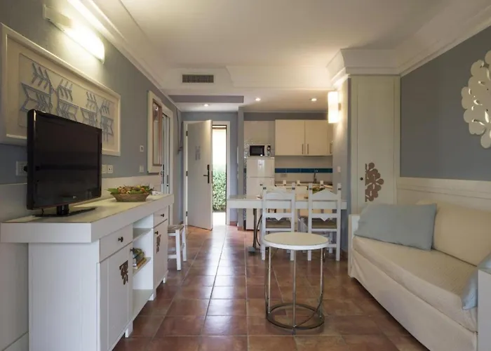 Апартаменты Tranquil Lantana 1 Bedroom Sleeps 5 Пула